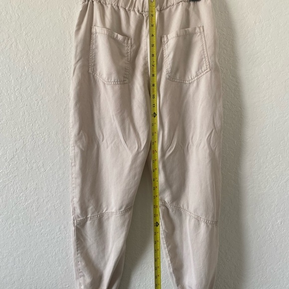 YFB Young Fabulous & Broke Beige Cargo Jogger Pants Women’s Size M - Picture 3 of 9